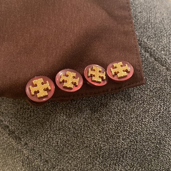 Now on Sale!! Tory Burch Women's Geometric Print Top - Brown and Cream. Size 4 - Picture 5 of 6